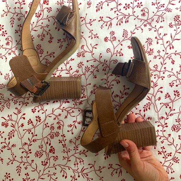 classic brown heels block heel for any occa - Picture 2 of 9